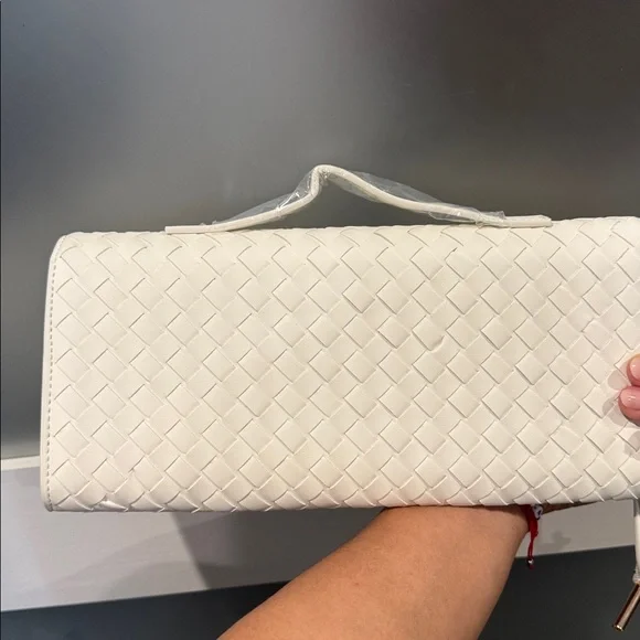 Woven White Shoulder Bag with Detachable Strap - Picture 4 of 4